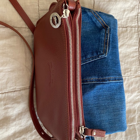 LONGCHAMP ZIP CROSSBODY - *Like NEW* - Picture 3 of 7